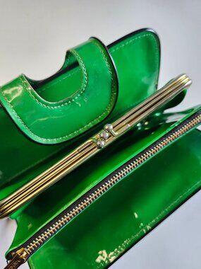 Vintage Kelly Green Wristlet Clutch Purse